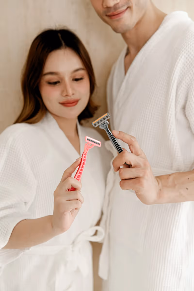 Image 7 of ROX III Triple-Blade Razor for Women