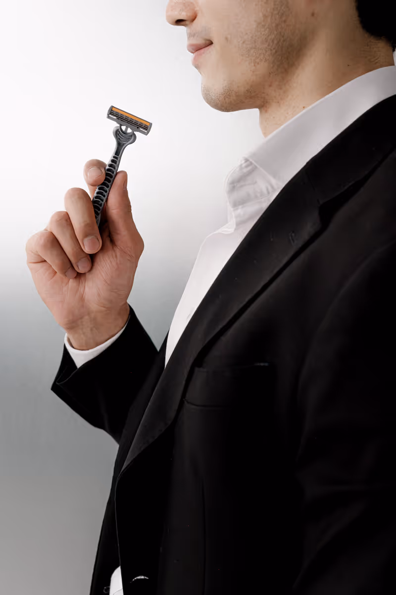 Image 3 of ROX III Triple-Blade Razor for Men