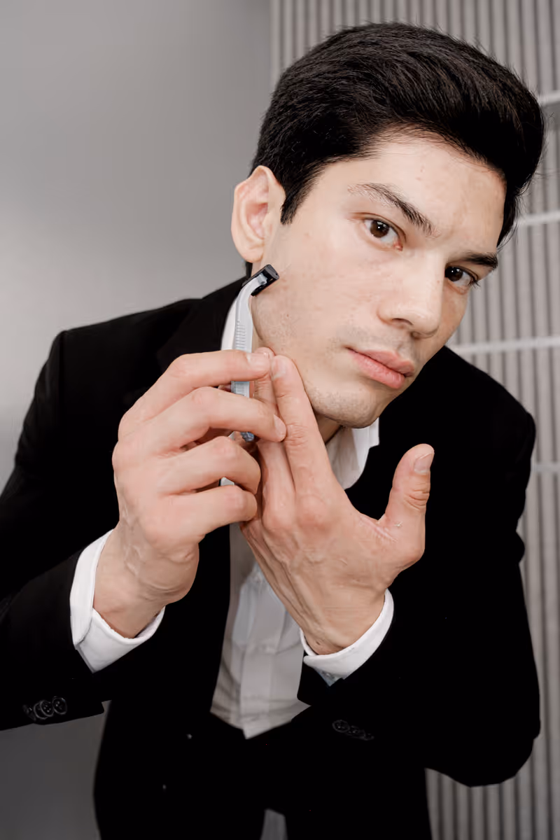 Image 4 of ROX III Triple-Blade Razor for Men